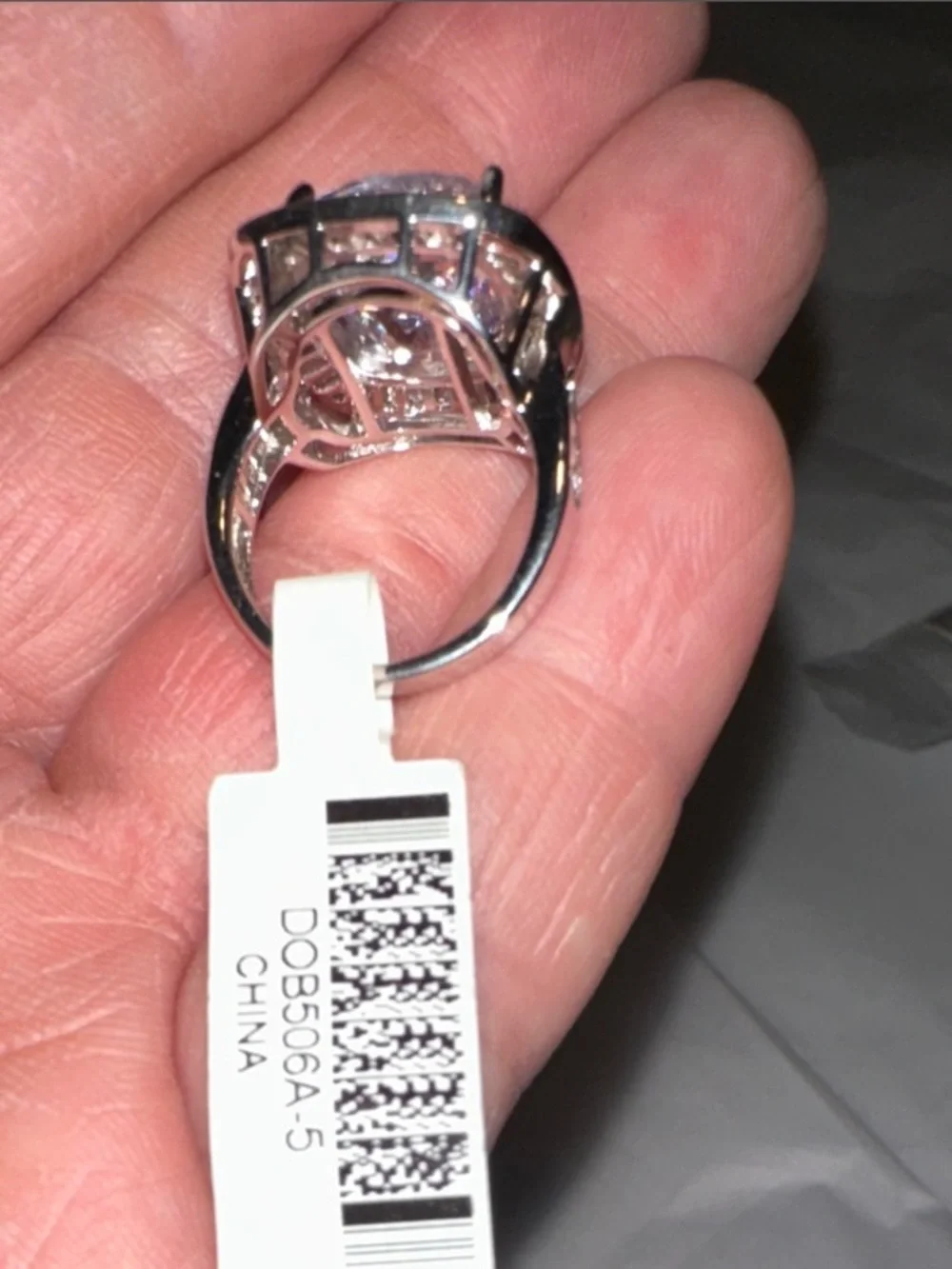 Sparkling Cushion-Cut lab diamond Halo Ring - Women Jewelry size 5